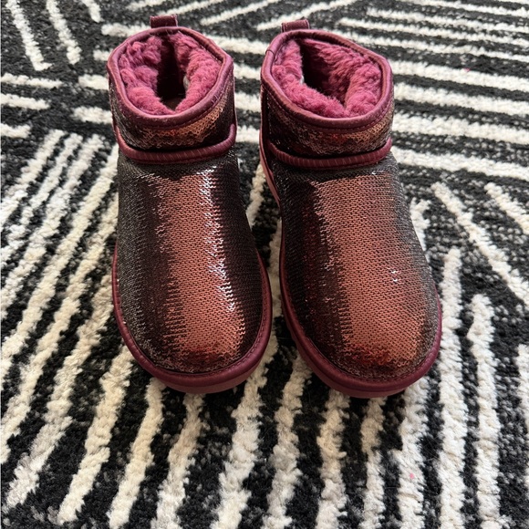 UGG Classic Ultra Mini Boot - Picture 9 of 10